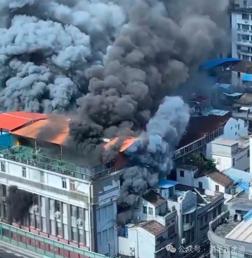 廣州荔灣區開展批發市場消防整治工作之際，龍城服裝城起火致一人亡！